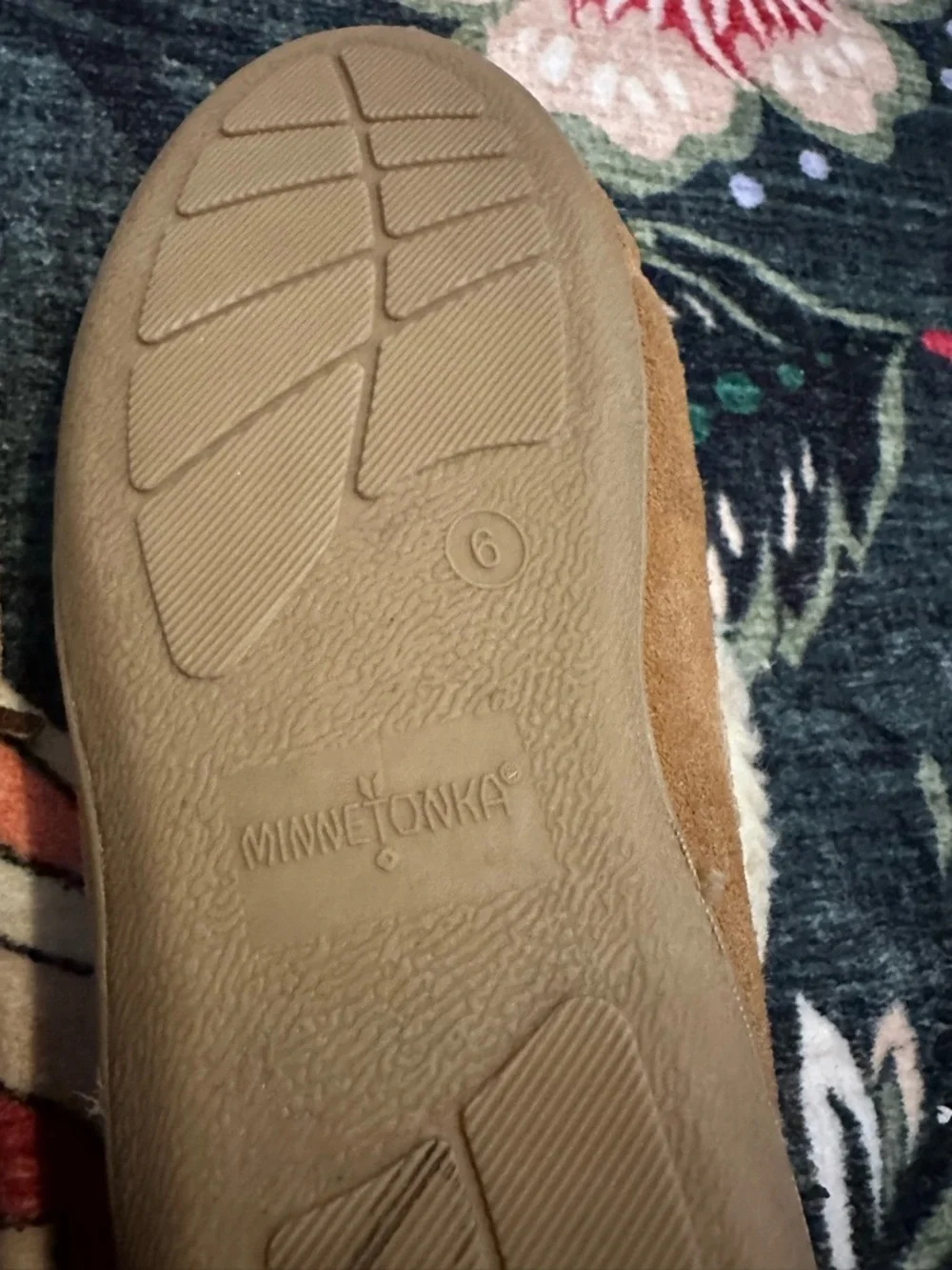 3/$25 Minnetonka Kids Tan Moccasin Slippers with Cream Faux-Fur Lining
